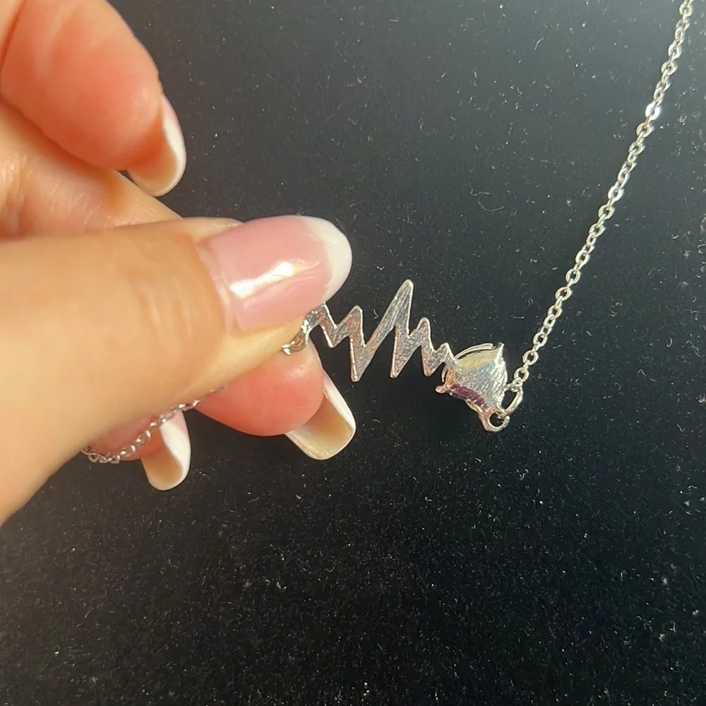 N/A heartbeat necklace